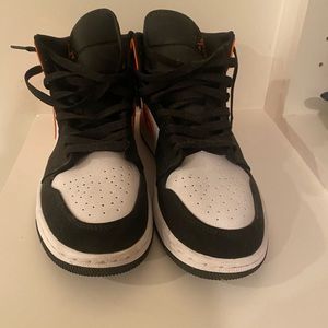 Air Jordan 1 Mid